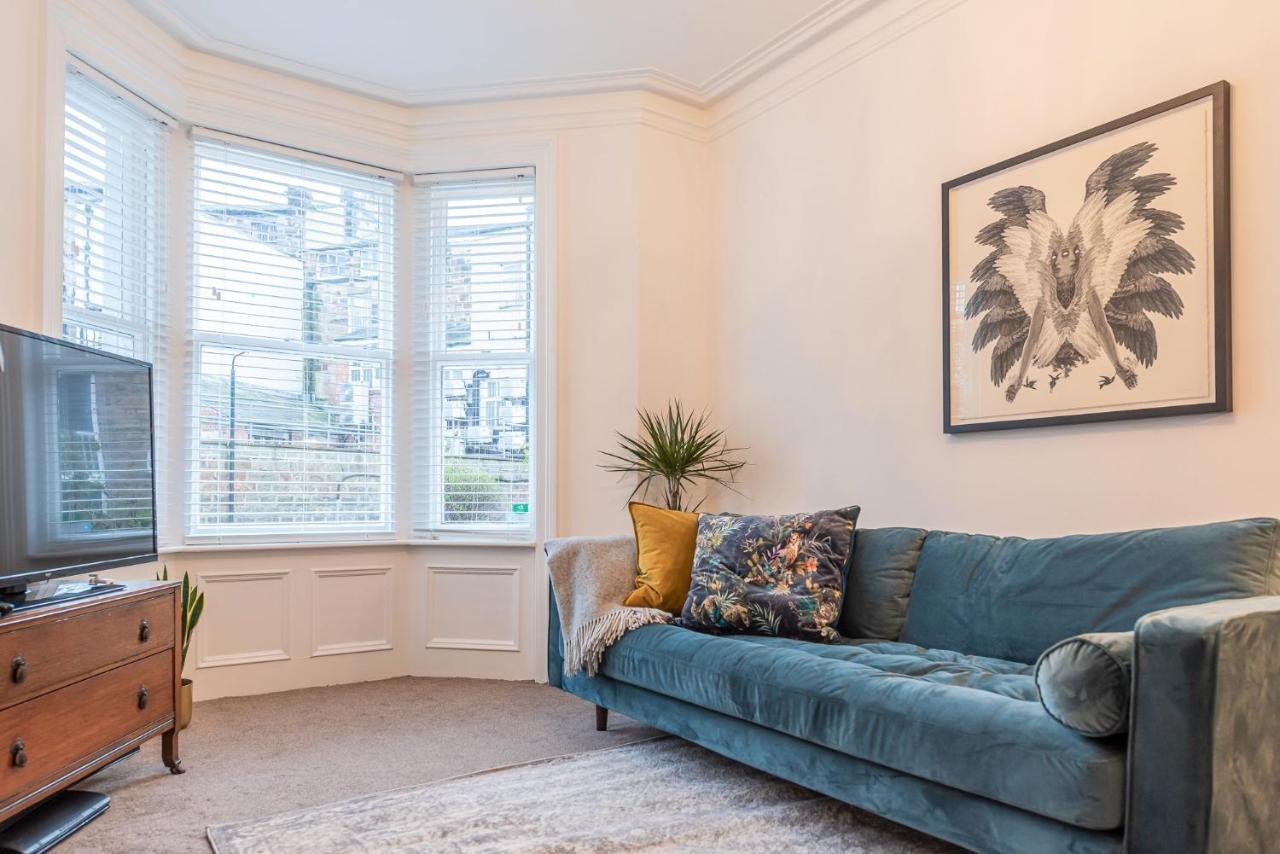 Perfectly Located 4 Storey Townhouse With 2 Parking Spaces In Central Harrogate Luaran gambar