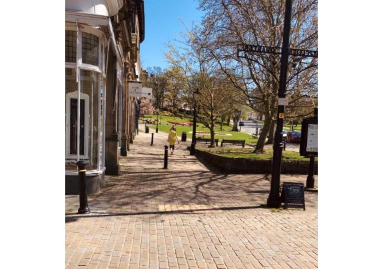 Perfectly Located 4 Storey Townhouse With 2 Parking Spaces In Central Harrogate Luaran gambar